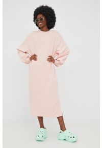 adidas Performance sukienka HU0303 kolor różowy midi oversize. Kolor: różowy. Materiał: poliester, dzianina. Wzór: gładki. Typ sukienki: oversize. Długość: midi #5