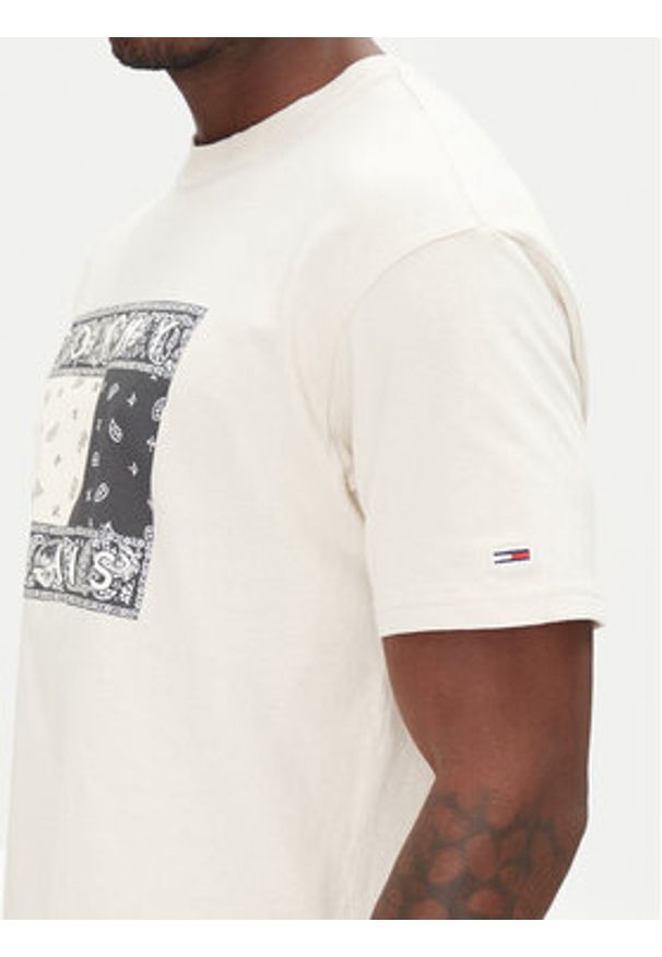 Tommy Jeans T-Shirt Paisley Flag DM0DM20810 Beżowy Relaxed Fit. Kolor: beżowy. Materiał: bawełna. Wzór: paisley