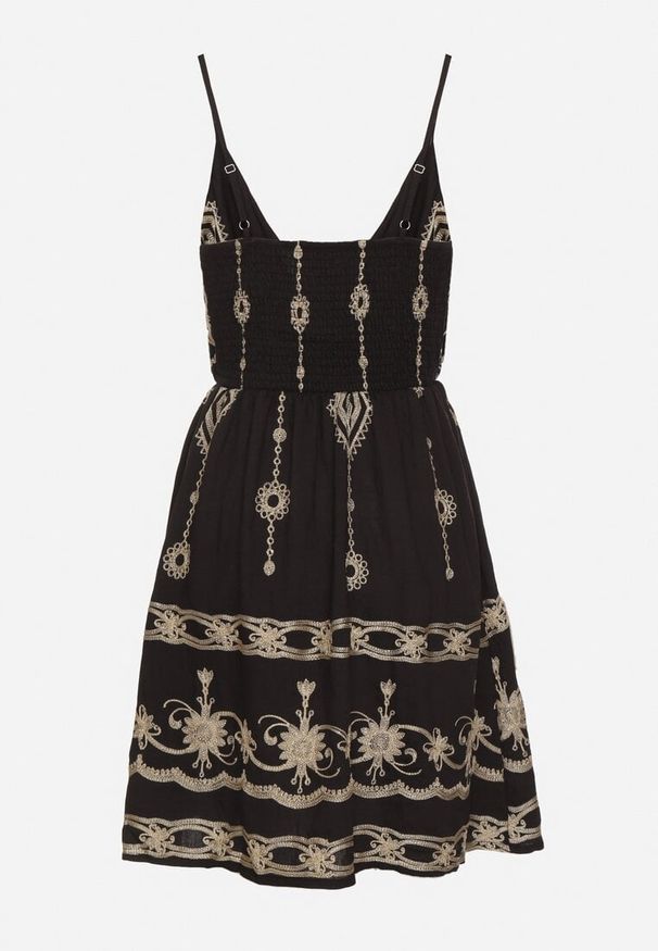Born2be - Czarna Sukienka Boho z Wiskozy na Ramiączkach Zdobiona Metalicznym Haftem Saleriela. Okazja: na spacer, na co dzień. Kolor: czarny. Materiał: wiskoza. Długość rękawa: na ramiączkach. Wzór: haft, aplikacja. Typ sukienki: rozkloszowane. Styl: boho