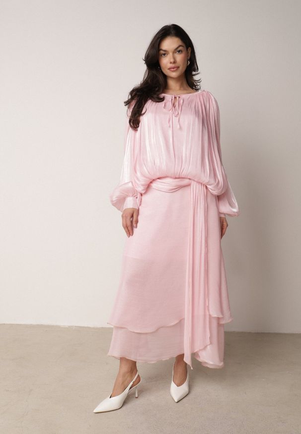 Born2be - Różowa Szyfonowa Sukienka Koktajlowa o Rozkloszowanym Kroju Thagune. Okazja: na randkę. Kolor: różowy. Materiał: szyfon. Styl: wizytowy