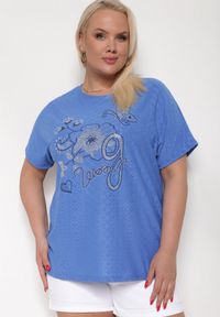 Born2be - Niebieski Ażurowy T-shirt z Bawełną Ozdobiony Cyrkoniami Deviana. Kolor: niebieski. Materiał: bawełna. Wzór: ażurowy, aplikacja. Sezon: lato #1