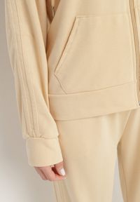 Born2be - Beżowy 2-częściowy Komplet Dresowy Bluza z Kapturem Spodnie z Gumką w Pasie Regulowane Tellfana. Kolor: beżowy. Materiał: dresówka #4