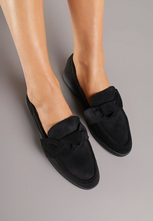 Born2be - Czarne Mokasyny Ozdobione Kokardami Tulosea. Okazja: na co dzień. Kolor: czarny. Materiał: jeans. Wzór: aplikacja. Styl: elegancki, casual, klasyczny