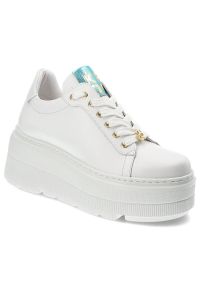 Białe Sneakersy Karino Modne Buty Damskie Na Platformie. Okazja: na co dzień, na spacer. Kolor: biały. Materiał: skóra. Szerokość cholewki: normalna. Obcas: na platformie. Sport: turystyka piesza