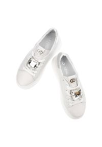 Białe Sneakersy Carinii Wygodne Sportowe Obuwie Damskie. Okazja: na co dzień. Kolor: biały. Materiał: materiał #8