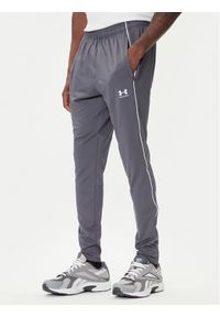 Under Armour Spodnie dresowe Challenger Training 6004044 Szary Slim Fit. Kolor: szary. Materiał: dresówka