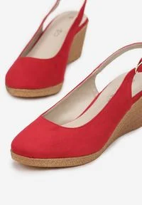 Born2be - Czerwone Sandały Axiphosia. Nosek buta: okrągły. Zapięcie: pasek. Kolor: czerwony. Materiał: skóra. Wzór: ze splotem, aplikacja, gładki. Obcas: na koturnie. Wysokość obcasa: średni #6