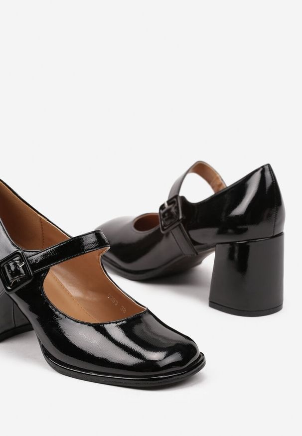 Born2be - Czarne Eleganckie Półbuty na Słupku z Paskiem i Lakierowanym Połyskiem Lemita. Okazja: do pracy, na co dzień. Zapięcie: pasek. Kolor: czarny. Materiał: lakier. Wzór: gładki. Obcas: na słupku. Styl: elegancki