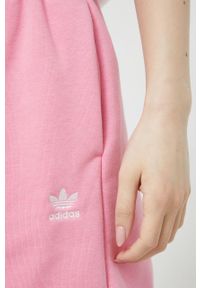 adidas Originals szorty damskie kolor różowy gładkie high waist. Stan: podwyższony. Kolor: różowy. Materiał: bawełna, materiał. Wzór: gładki #3