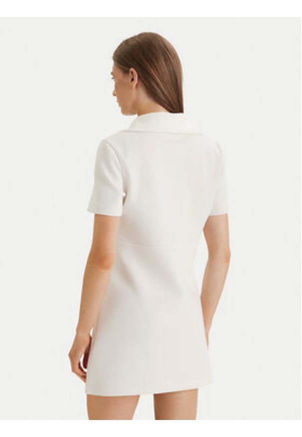 Calvin Klein Sukienka codzienna LV044F207G Beżowy Regular Fit. Okazja: na co dzień. Kolor: beżowy. Materiał: syntetyk. Typ sukienki: proste. Styl: casual