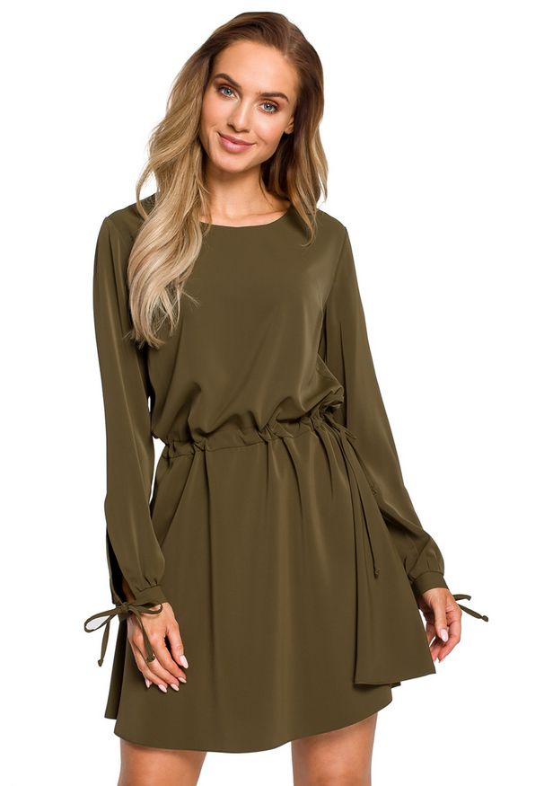 MOE - Rozkloszowana lekko połyskująca sukienka z regulowaną talią. Materiał: tkanina, materiał, elastan. Typ sukienki: rozkloszowane. Styl: boho