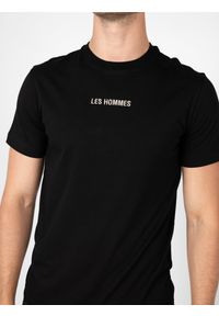 Les Hommes T-Shirt "Embrodery" | LBT1031700E | Mężczyzna | Czarny. Okazja: na co dzień. Kolor: czarny. Materiał: bawełna, elastan. Długość: długie. Styl: klasyczny, casual, elegancki #2