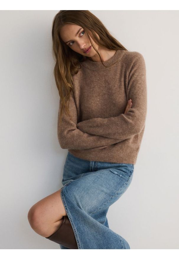 Reserved - Sweter z domieszką alpaki - brązowy. Kolor: brązowy. Materiał: dzianina, wełna