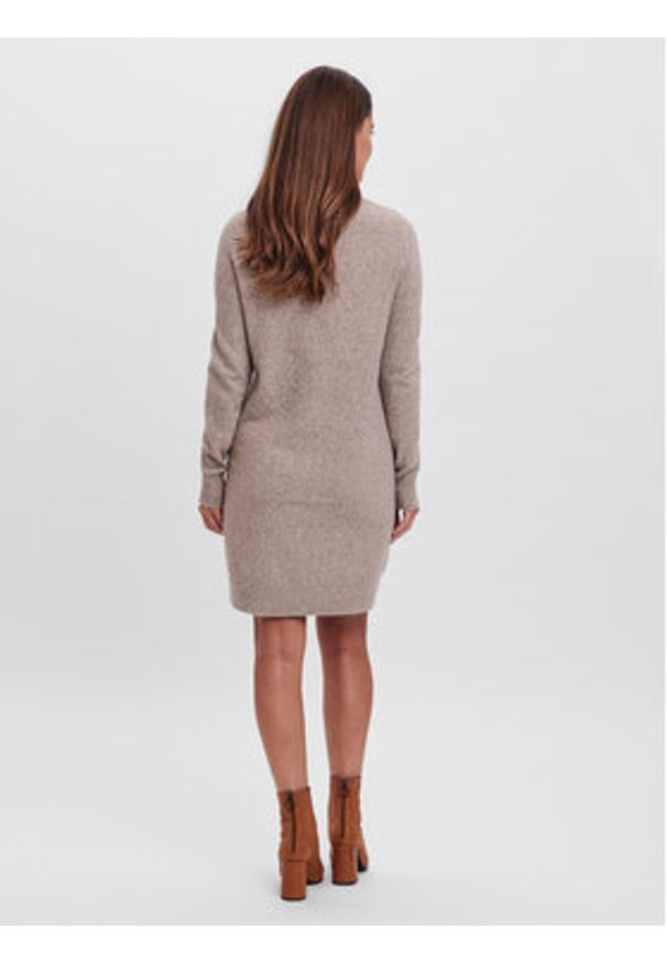 Vero Moda Sukienka dzianinowa 10215523 Beżowy Relaxed Fit. Kolor: beżowy. Materiał: syntetyk
