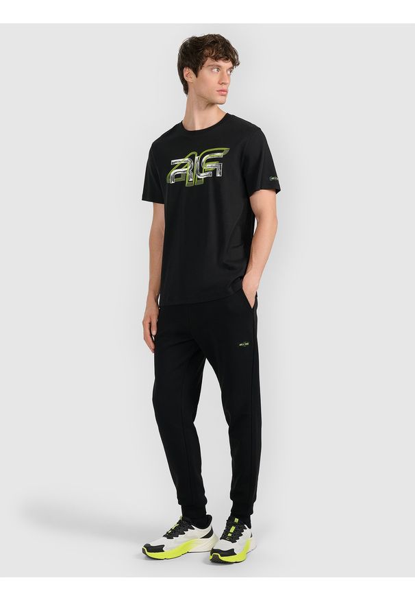 4f - 4F T-shirt regular z nadrukiem męski 4F x Robert Lewandowski - czarny S. Okazja: na co dzień. Kolor: czarny. Materiał: materiał, bawełna. Wzór: nadruk. Styl: sportowy, casual