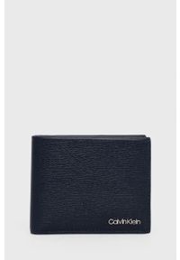 Calvin Klein - Portfel skórzany. Kolor: niebieski. Materiał: materiał. Wzór: gładki #1