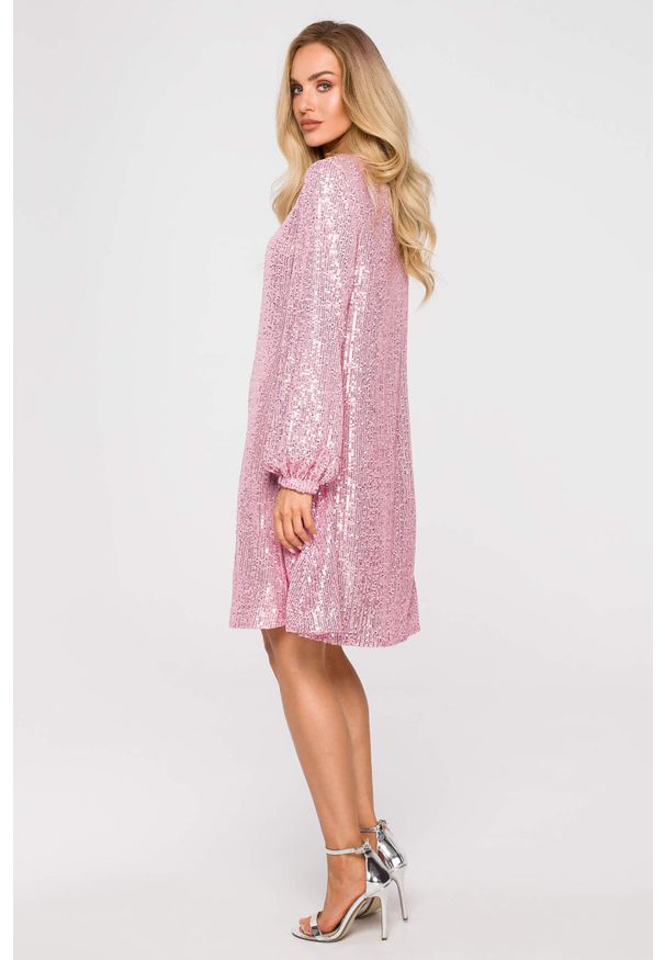 Sukienki.shop - Wieczorowa sukienka cekinowa trapezowa błyszcząca różowa. Okazja: na imprezę, na sylwestra. Kolor: różowy. Typ sukienki: trapezowe. Styl: wizytowy