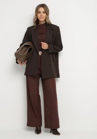 Born2be - Ciemnobrązowa Dwurzędowa Marynarka o Pudełkowym Kroju Nilinne. Okazja: na co dzień, na spacer. Kolor: brązowy. Materiał: jeans. Styl: casual, elegancki
