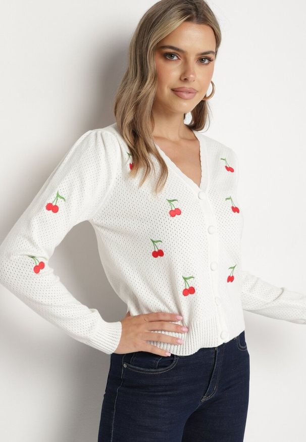 Born2be - Biały Kardigan z Wyhaftowanymi Wisienkami Niralia. Kolor: biały. Materiał: jeans. Styl: elegancki, klasyczny