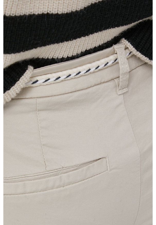 only - Only spodnie damskie kolor beżowy fason chinos medium waist. Kolor: beżowy. Materiał: tkanina