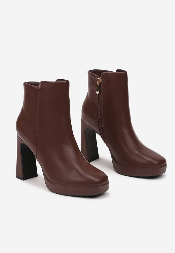 Born2be - Brązowe Eleganckie Botki na Słupkowym Obcasie Tobizola. Okazja: na co dzień. Kolor: brązowy. Materiał: jeans. Sezon: zima, jesień. Obcas: na obcasie. Styl: elegancki. Wysokość obcasa: średni