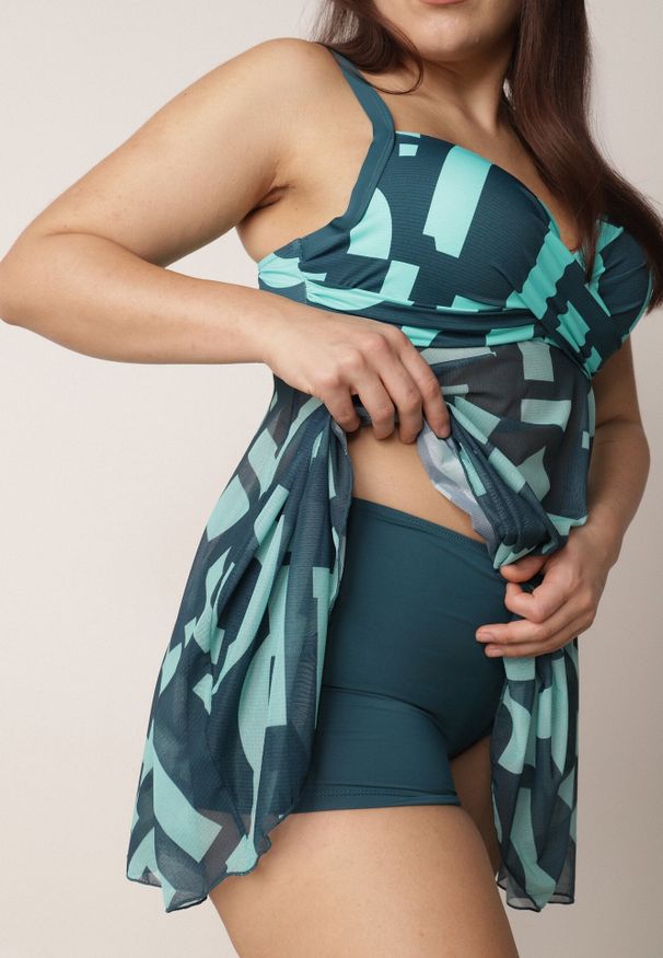 Born2be - Ciemnozielone Bikini z Siateczkową Sukienką Kąpielową i Majtkami Typu Szorty Vilineli. Kolekcja: plus size. Kolor: zielony. Długość: długie