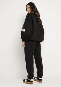 Born2be - Czarny Komplet Dresowy Bluza i Joggery Podszyte Polarem Zibea. Kolor: czarny. Materiał: polar, dresówka #7