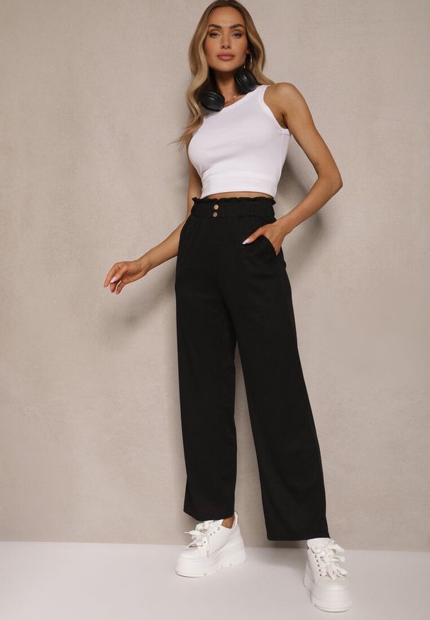 Renee - Czarne Spodnie High Waist o Fasonie Paper Bag z Gumką w Talii Lunalitia. Okazja: na co dzień. Stan: podwyższony. Kolor: czarny. Wzór: aplikacja. Styl: casual, elegancki