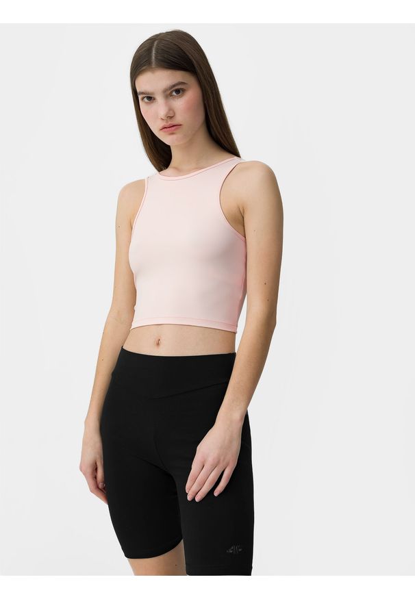 4f - Crop top z wycięciem na plecach damski. Typ kołnierza: dekolt na plecach. Kolor: beżowy. Materiał: dzianina, elastan. Długość rękawa: na ramiączkach. Wzór: gładki