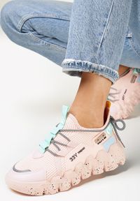 Born2be - Różowe Sneakersy na Grubej Podeszwie z Siateczkową Cholewką Sarahi. Nosek buta: okrągły. Kolor: różowy. Materiał: materiał. Szerokość cholewki: normalna. Wzór: kropki, aplikacja #1