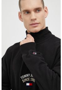 Tommy Jeans bluza bawełniana DM0DM14340.9BYY męska kolor czarny z aplikacją. Kolor: czarny. Materiał: bawełna. Długość: krótkie. Wzór: aplikacja #2