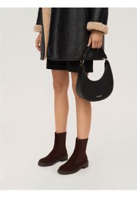 Kazar - Czarna skórzana torebka baguette. Kolor: czarny. Materiał: skórzane. Styl: casual. Rodzaj torebki: na ramię #9