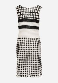 Born2be - Biało-Czarna Dopasowana Sukienka z Bawełny o Ażurowym Wykończeniu bez Rękawów Balmalia. Okazja: na imprezę, na co dzień. Kolor: biały. Materiał: bawełna. Długość rękawa: bez rękawów. Wzór: ażurowy. Typ sukienki: proste, dopasowane. Styl: elegancki, casual, wakacyjny, wizytowy #5