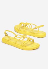 Renee - Żółte Sandały Dorasia. Nosek buta: okrągły. Zapięcie: pasek. Kolor: żółty. Wzór: paski, jednolity