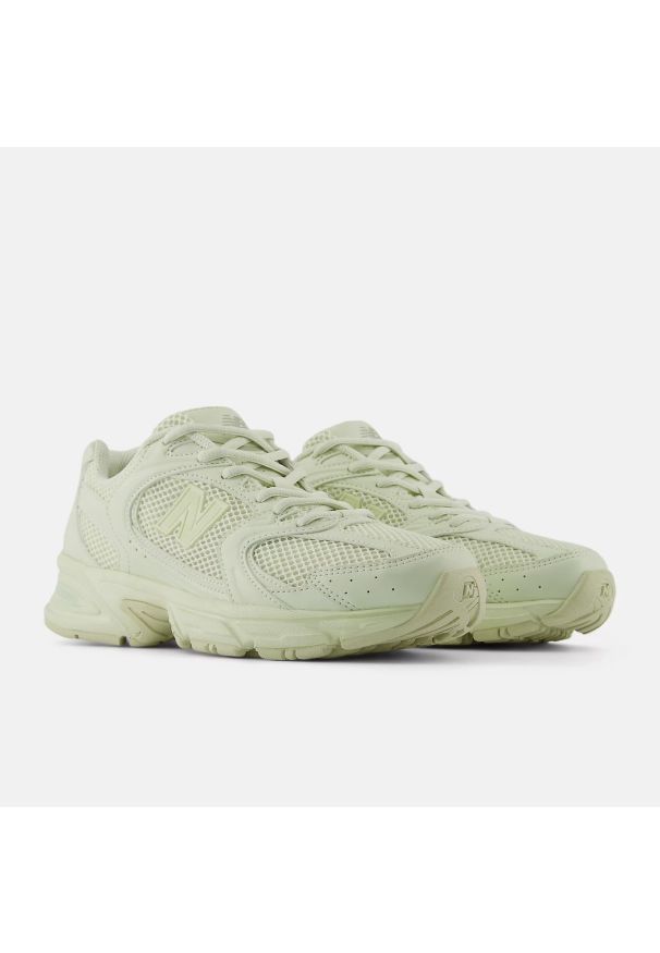 New Balance 530 U530TBB Sneakersy unisex. Okazja: na co dzień, na spacer. Kolor: zielony. Materiał: syntetyk, materiał, guma. Szerokość cholewki: normalna. Sezon: lato. Sport: turystyka piesza