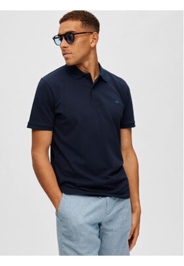 Selected Homme Polo 16087839 Granatowy Regular Fit. Typ kołnierza: polo. Kolor: niebieski. Materiał: bawełna