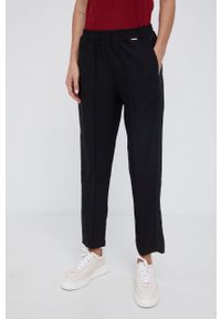 XT Studio Spodnie damskie kolor czarny proste high waist. Okazja: na co dzień. Stan: podwyższony. Kolor: czarny. Materiał: tkanina. Styl: casual