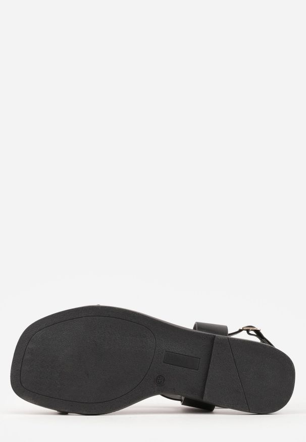 Born2be - Czarne Sandały w Stylu Japonek z Metaliczną Ozdobą Catelin. Zapięcie: sprzączka. Kolor: czarny. Wzór: aplikacja. Styl: klasyczny, elegancki