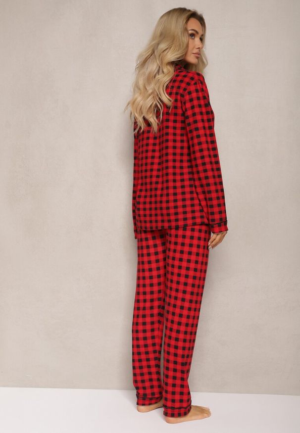 Renee - Czerwony Komplet Piżamowy z Bawełny Spodnie z Gumką w Pasie Góra z Kieszonką na Guziki Ivalassa. Kolekcja: plus size. Kolor: czerwony. Materiał: bawełna. Długość: długie