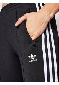 Adidas - adidas Spodnie dresowe Sst GD2361 Czarny Slim Fit. Kolor: czarny. Materiał: bawełna, dresówka, syntetyk #3