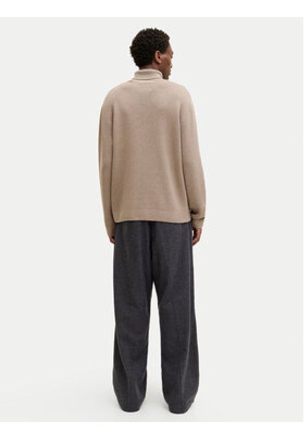 Jack & Jones Golf Milano 12285093 Beżowy Relaxed Fit. Typ kołnierza: golf. Kolor: beżowy. Materiał: bawełna