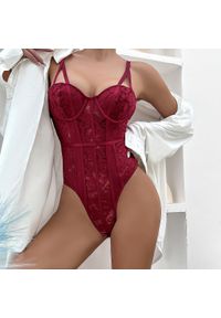 Intica - Body z haftem na romantyczne wieczory Tabatha. Kolor: czerwony. Materiał: materiał. Wzór: haft