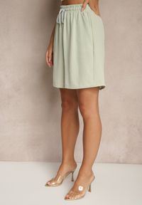 Renee - Jasnozielone Szorty Dresowe z Bawełną High Waist Ozdobione Sznurkiem Talanisse. Okazja: na co dzień, na spacer. Stan: podwyższony. Kolor: zielony. Materiał: dresówka, bawełna. Wzór: aplikacja. Styl: klasyczny, elegancki, casual #5
