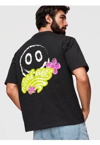 Ombre Clothing - Męski bawełniany T-shirt o kroju lose fit z printami - czarny V1 - Rozmiar: XL. Okazja: na co dzień. Kolor: czarny. Materiał: bawełna. Długość rękawa: krótki rękaw. Długość: krótkie. Wzór: nadruk. Styl: casual #1