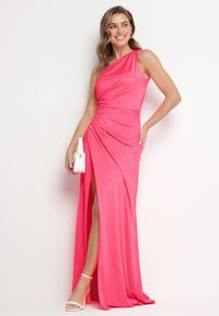 Born2be - Różowa Sukienka na Jedno Ramię z Marszczeniem i Rozcięciem Talirisa. Okazja: na ślub cywilny, na wesele, na imprezę. Kolor: różowy. Typ sukienki: asymetryczne. Styl: elegancki, klasyczny #6