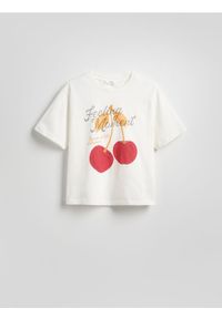 Reserved - T-shirt oversize z aplikacjami - złamana biel. Materiał: bawełna. Wzór: aplikacja #1