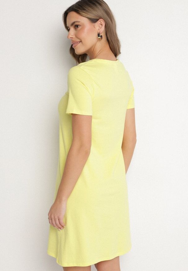 Born2be - Żółta Bawełniana Sukienka o Kroju Typu T-shirt Nilisea. Kolor: żółty. Materiał: bawełna