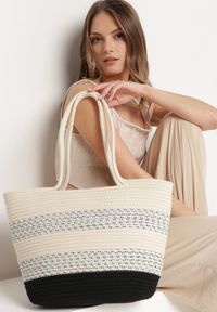 Born2be - Beżowo-Czarna Torebka w Stylu Boho o Trapezowym Fasonie Tote na Suwak Astrella. Kolor: beżowy. Sezon: lato. Styl: boho #5