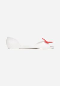 Born2be - Biało-Czerwone Balerinki Sarro. Nosek buta: okrągły. Zapięcie: bez zapięcia. Kolor: biały. Materiał: guma. Wzór: aplikacja #5