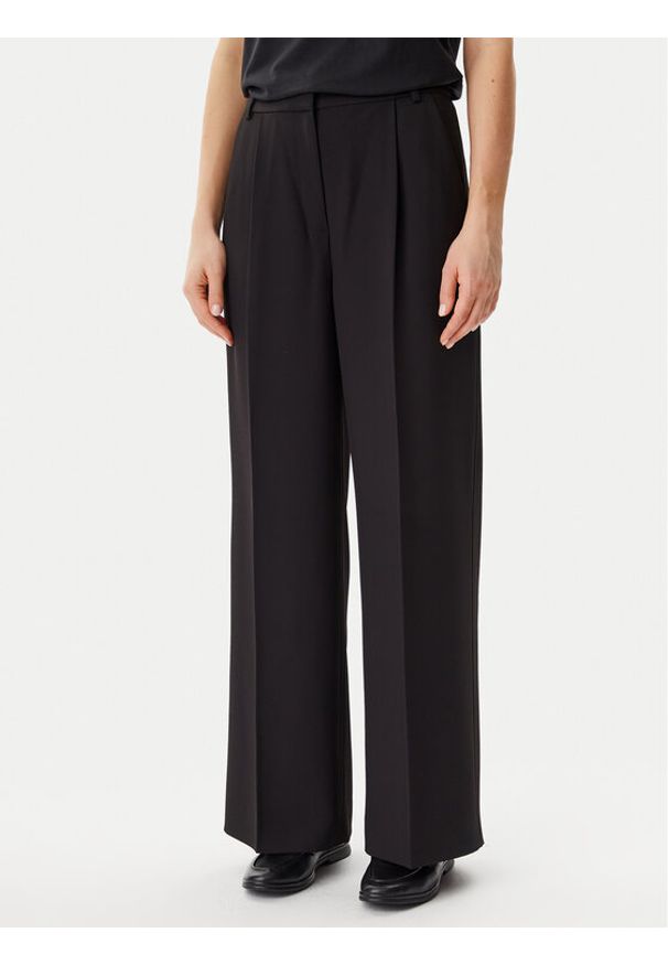 Calvin Klein Spodnie materiałowe Travel Twill K20K208214 Czarny Wide Leg. Kolor: czarny. Materiał: syntetyk